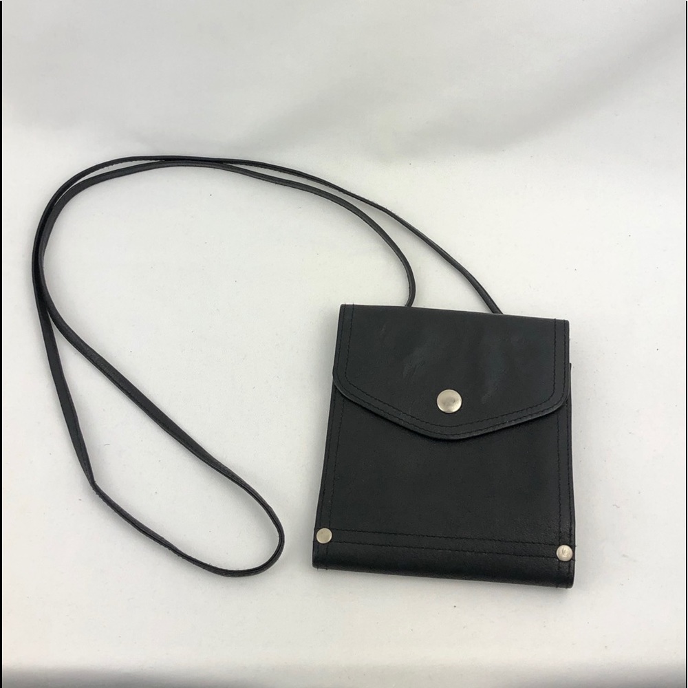 🎉SALE🎉Kenneth Cole over the shoulder wallet